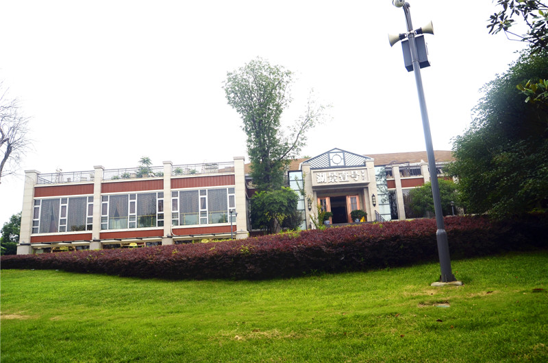 青白江湖景一号草莓视频懂你更多酒店设备图片