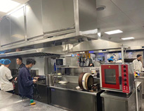 饭店餐饮猛火灶厂家告诉你餐饮草莓视频懂你更多设备和家用草莓视频懂你更多设备有什么不同